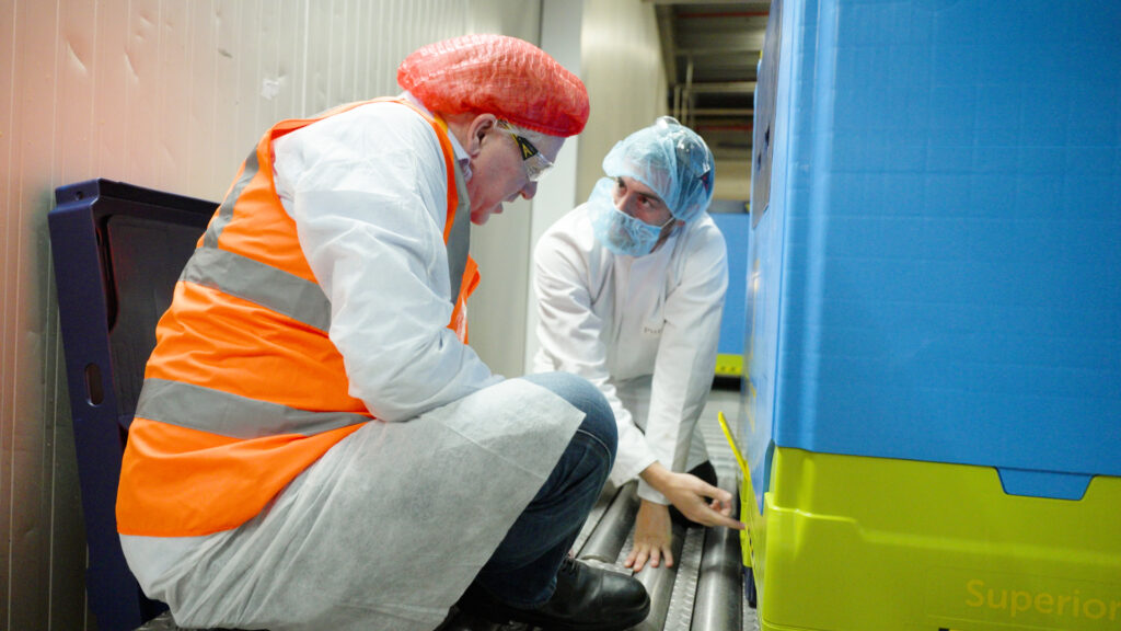 A Tosca employee advises a factory manager on how to empty a Superior Hybrid bulk bin.